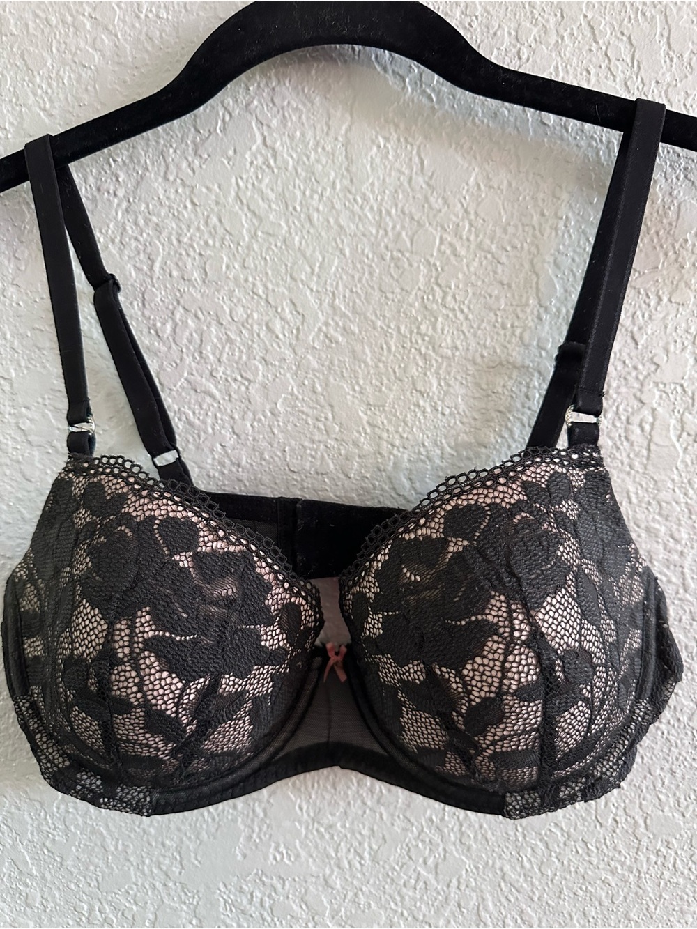 Betsey Johnson Black Floral Lace Underwire Bra Nude Lined Mesh 34D